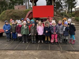 Gruppenfoto von Kindergartenkindern.