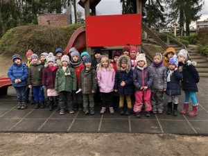 Gruppenfoto von Kindergartenkindern.