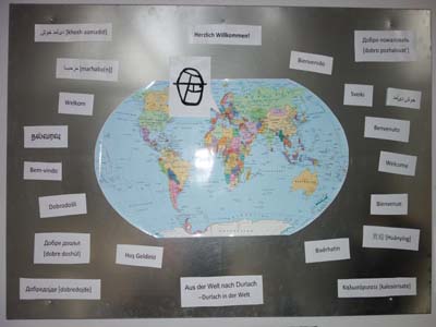 Weltkarte mit verschiedenen Sprachen