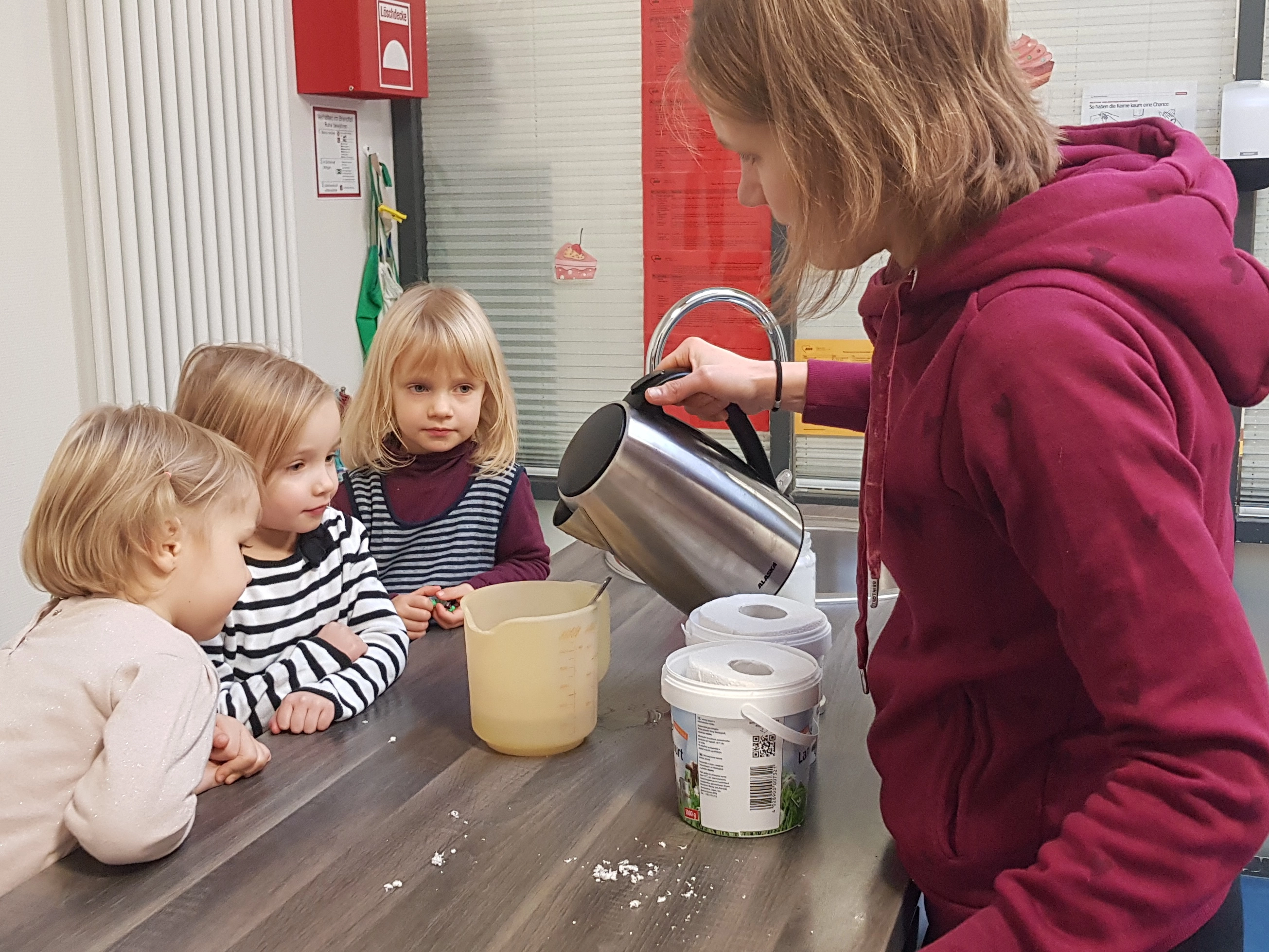 Les petits amis Feuchttuecher scaled AWO Karlsruhe