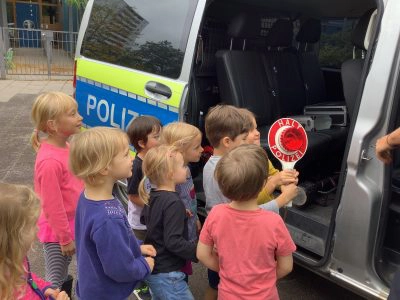 Polizeibesuch Kita les petits amis 2 AWO Karlsruhe