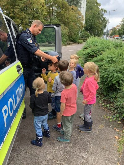 Polizeibesuch Kita les petits amis 3 AWO Karlsruhe