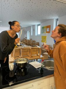 Kita Mikado Team forscht. 1 AWO Karlsruhe