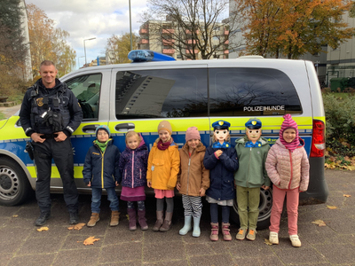 Kinder lernen Polizist kennen AWO Karlsruhe