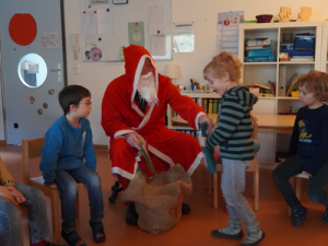 Nikolaus besucht Kita les petits amis AWO Karlsruhe