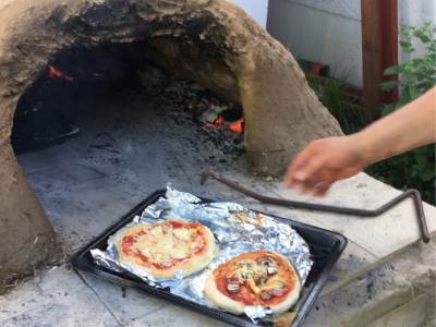 FAE Loewenherz backt Pizza im EPA Steinofen 4 AWO Karlsruhe