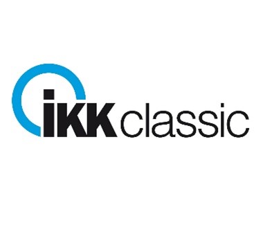 Blauer KReis mit weißer Fläche und dem Schriftuug IKK classic ins schwarz.