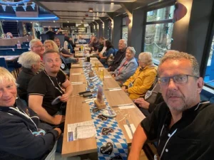 : Ein verziertes Lebkuchenherz trägt die Aufschrift Oktoberfest 2026.